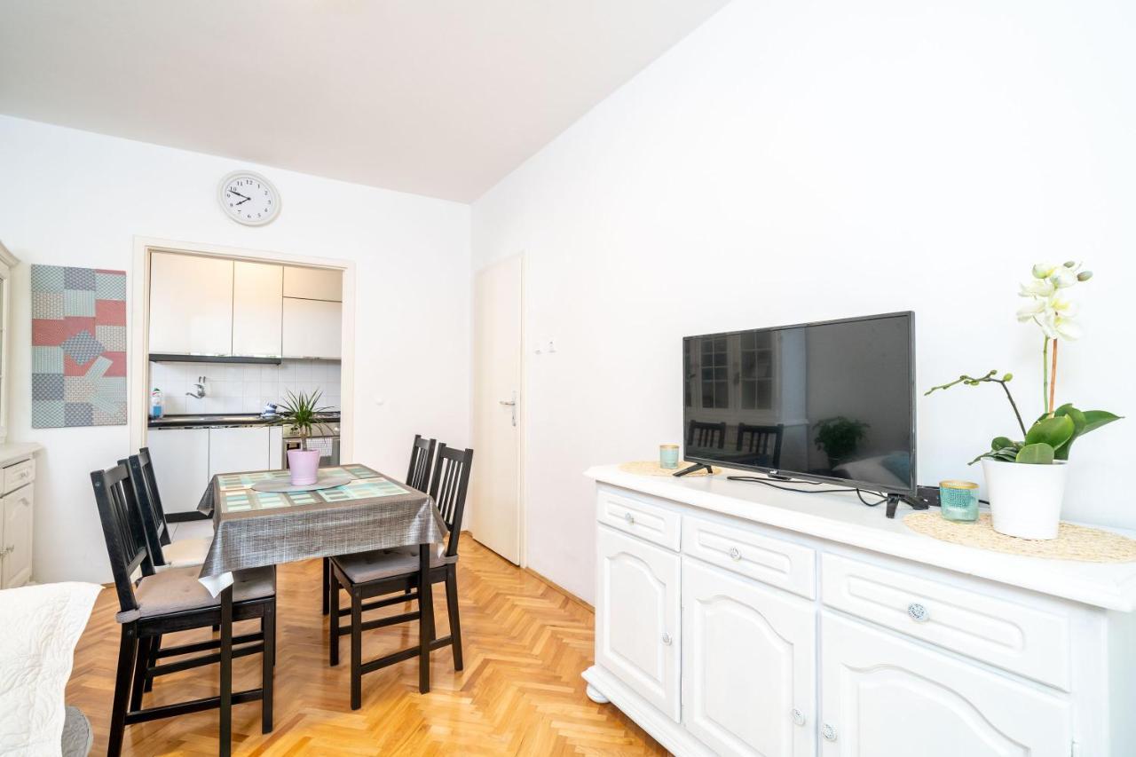 Apartamento Rose 2 *