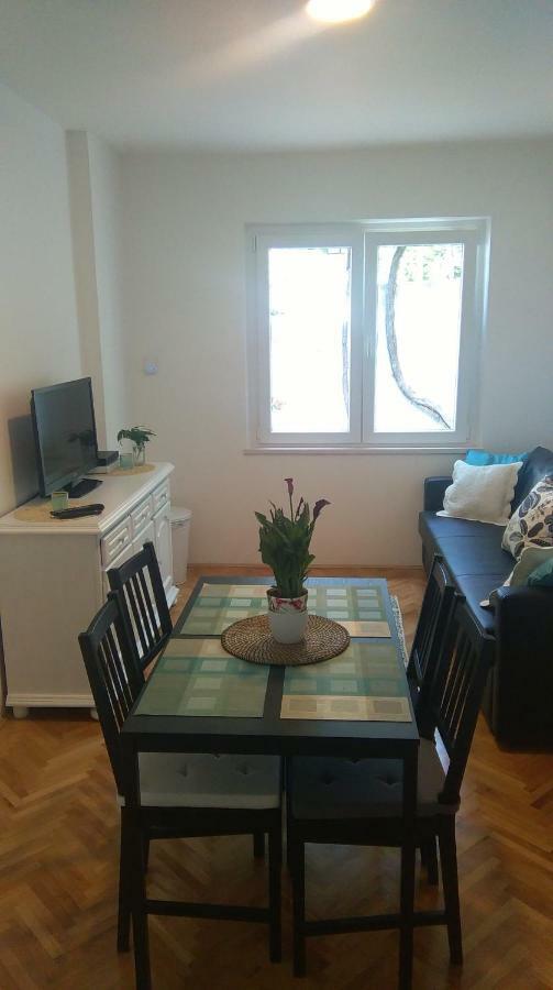Rose 2 Apartment *